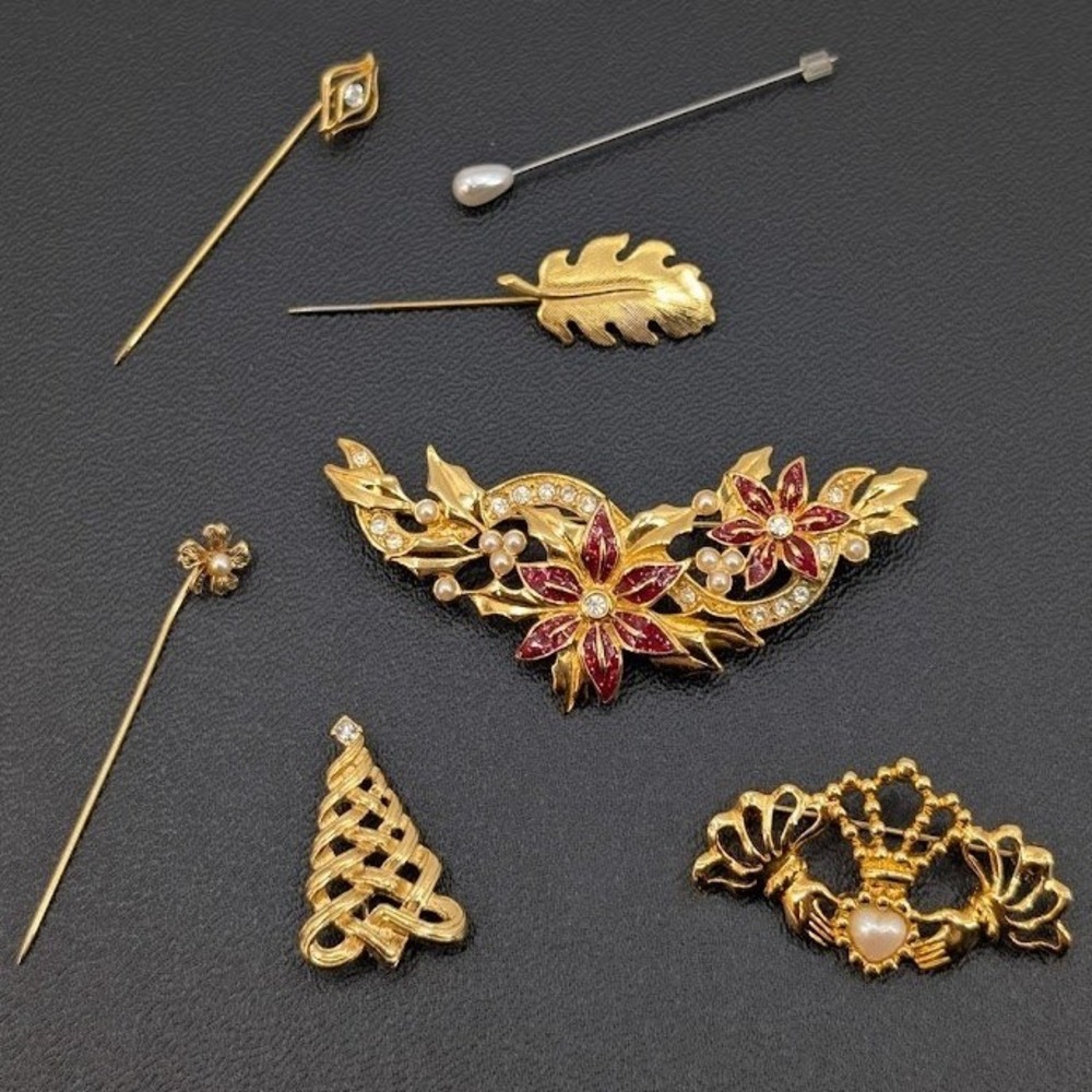 VTG Avon Brooch Stick Pin Mix Lot 7 Poinsettia Claddagh Gold Tone Some Unmarked